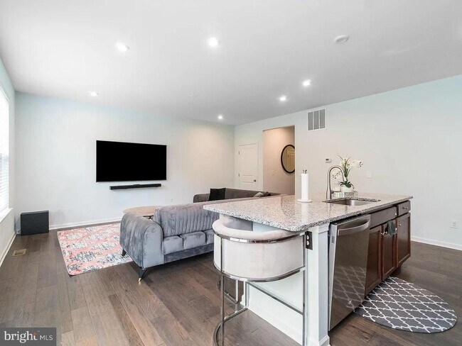 Building Photo - 3632 Chippendale Cir