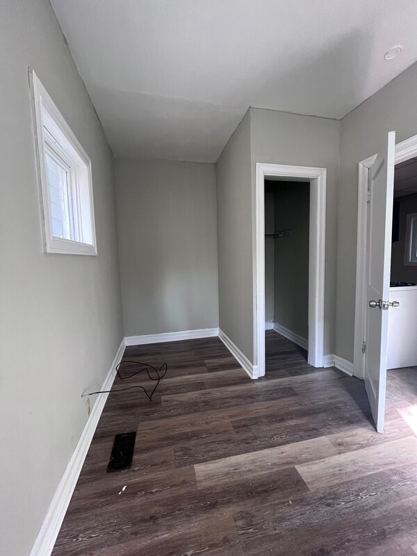 Building Photo - 2103 Niagara St