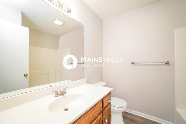 Building Photo - 1016 NE Queens Ct