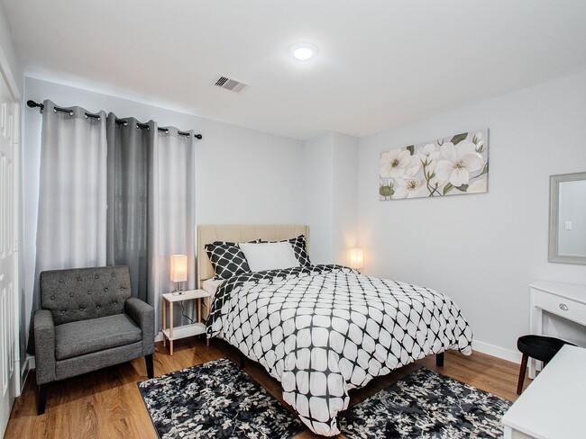 Building Photo - 6610 Haight St