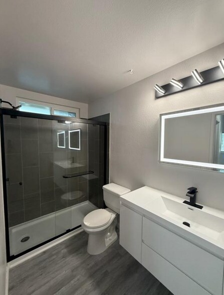 Building Photo - 34051 Silver Lantern St