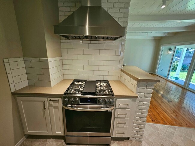 Building Photo - Beautiful Home in a Lovely Neighborhood! Available Spacious 2 Bedroom and Two Bathroom!