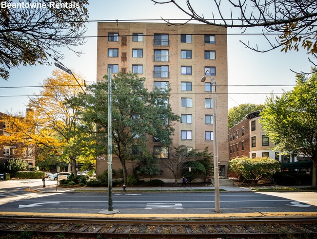 Building Photo - 1243 Beacon St