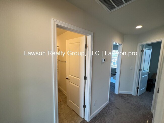 Building Photo - Upscale and Spacious Daleville Townhome