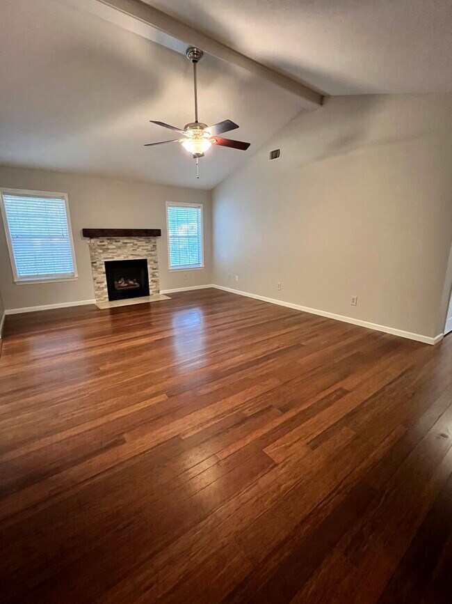 Primary Photo - 1052 Highland Blvd