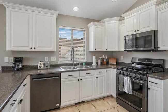 Building Photo - 956 S 1525 W