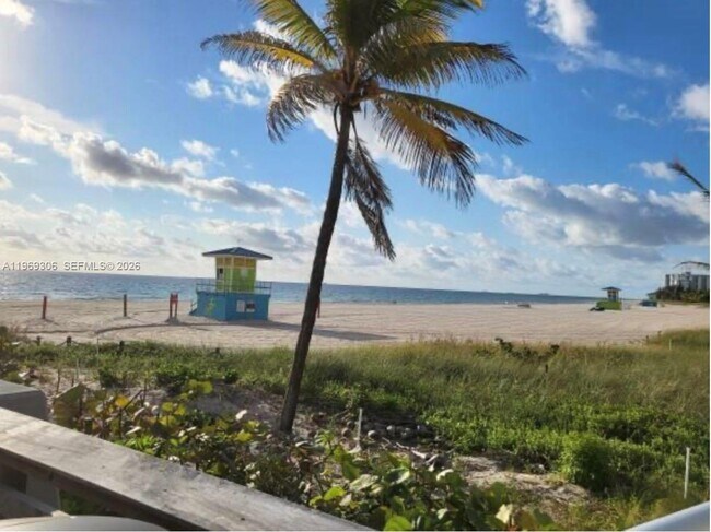 Building Photo - 3220 NE 10th St