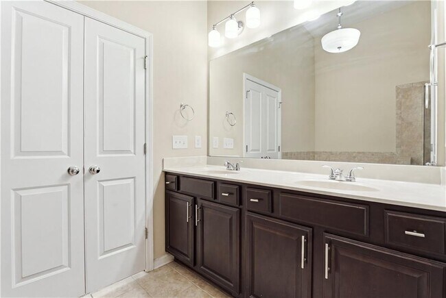 Building Photo - 2270 Tenor Ln