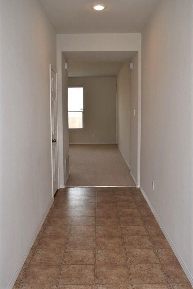 Building Photo - Cozy one story 3 bedroom - 2 bathroom open...