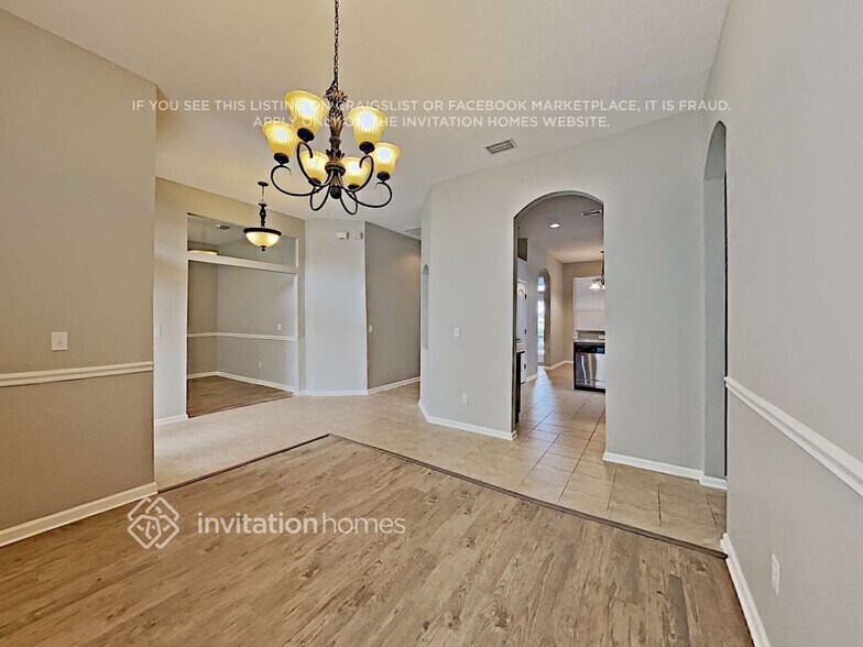 Building Photo - 904 E Terranova Way