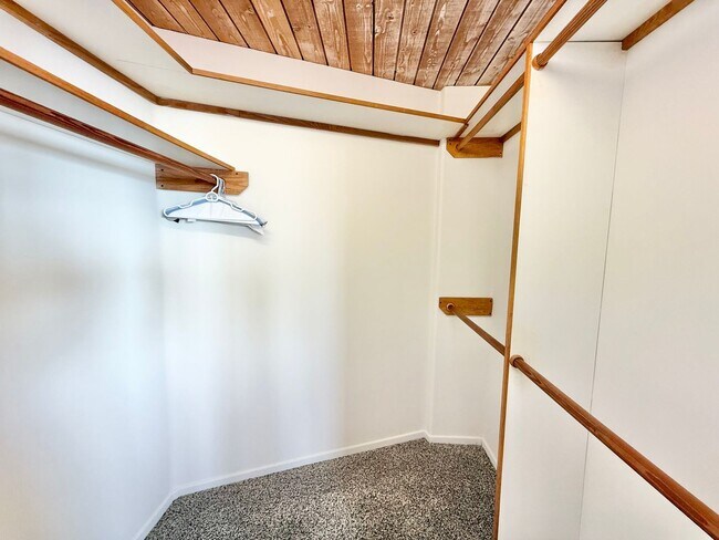 Building Photo - Stunning 2 Bedroom 2 Bath in Laguna Beach