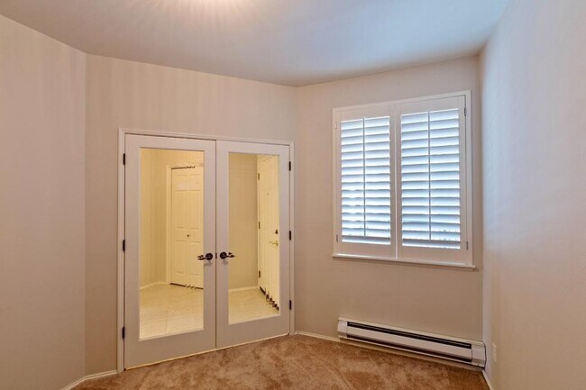 Building Photo - 5000 NW Village Park Dr