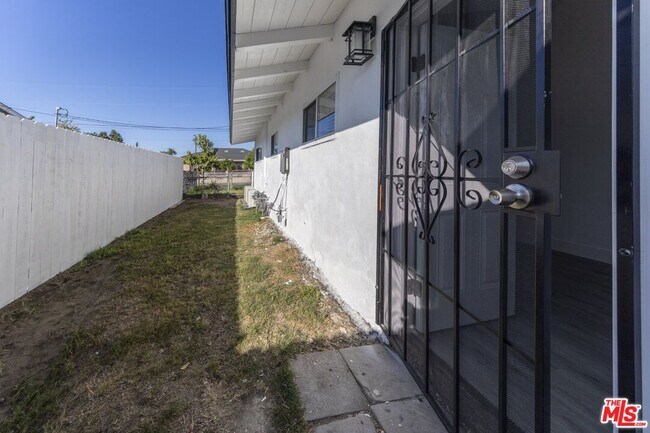 Building Photo - 11132 Montecito Dr