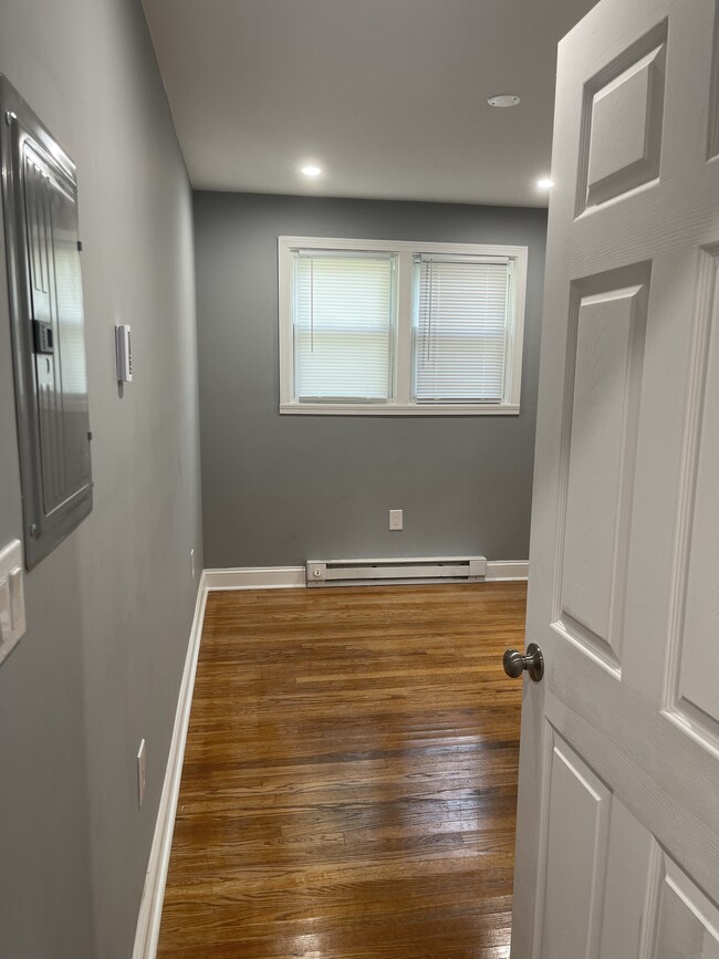 Building Photo - 268 Draper Ave