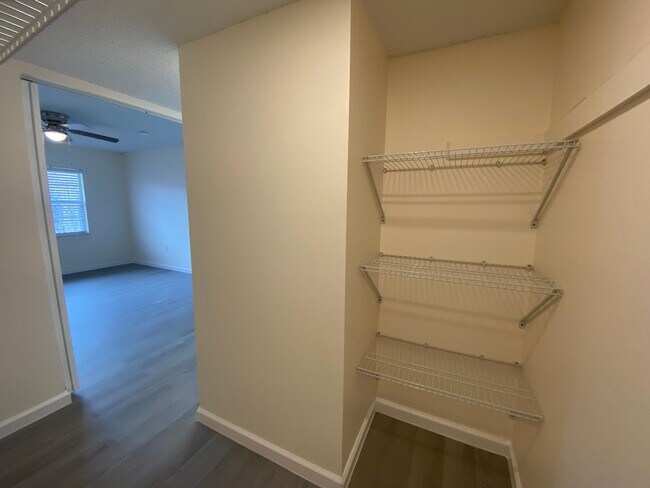 Building Photo - NEWLY RENOVATED 2 BED 2 BATH CONDO NEAR UC...