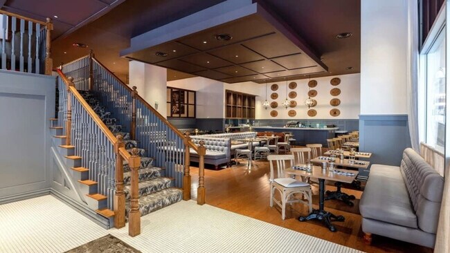 Building Photo - 1016 Elm St