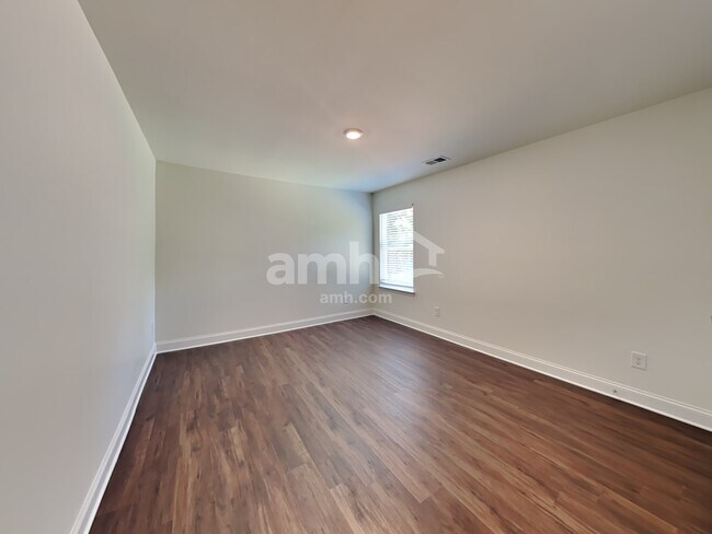 Building Photo - 2022 Windsor Park Ave