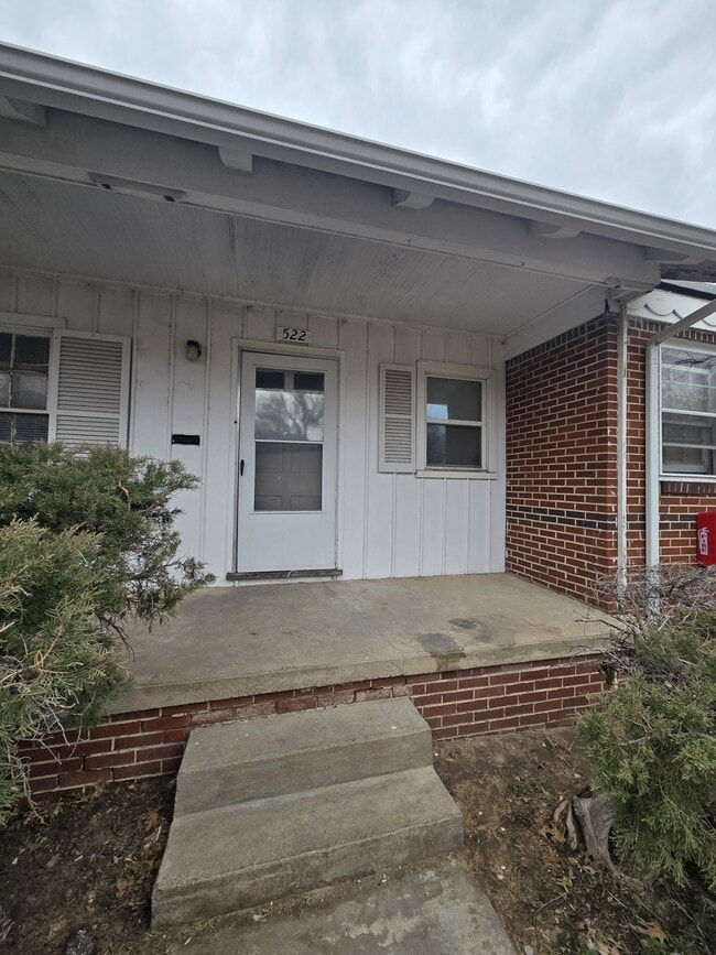 Building Photo - 522 S Glendale St