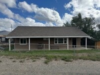 Building Photo - Cute Ranch Style 3 Bedroom 2 Bath Home In ...