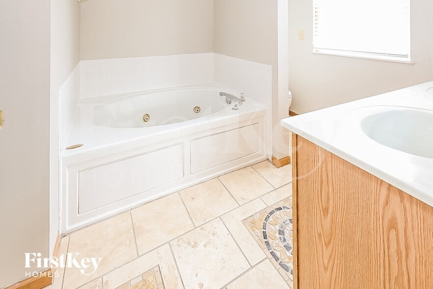 Building Photo - 3053 Kings Realm Ave