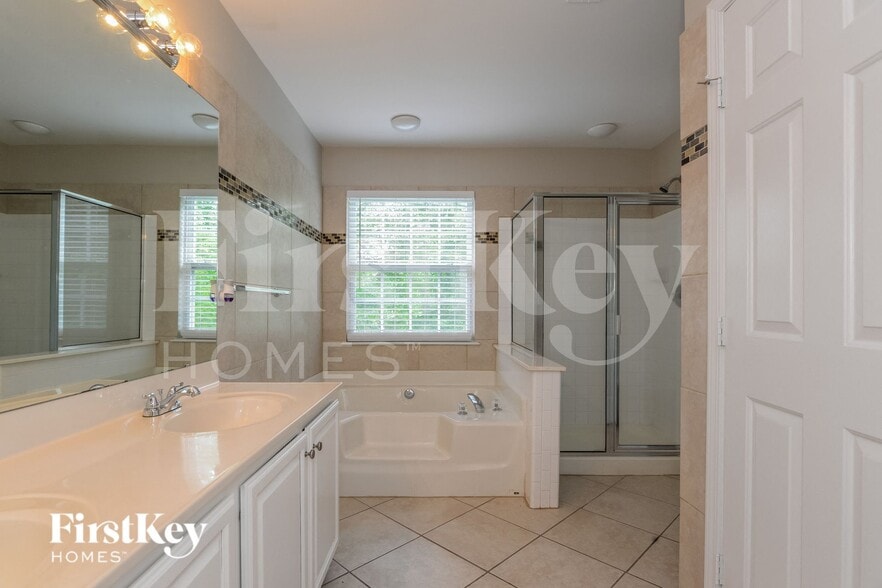 Building Photo - 13622 Edgetree Dr