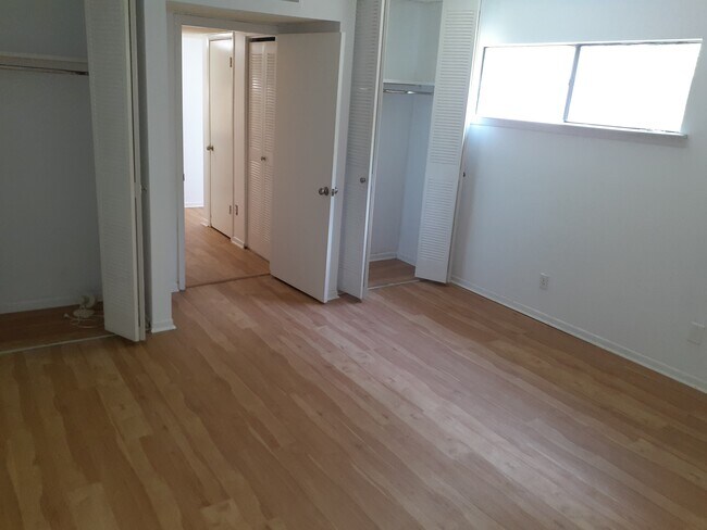 Building Photo - 3350 Altamont S