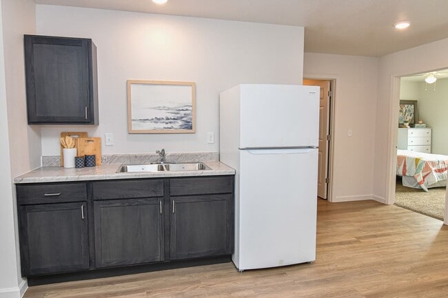 Building Photo - 2 Bedroom, Single-story Townhomes for rent...