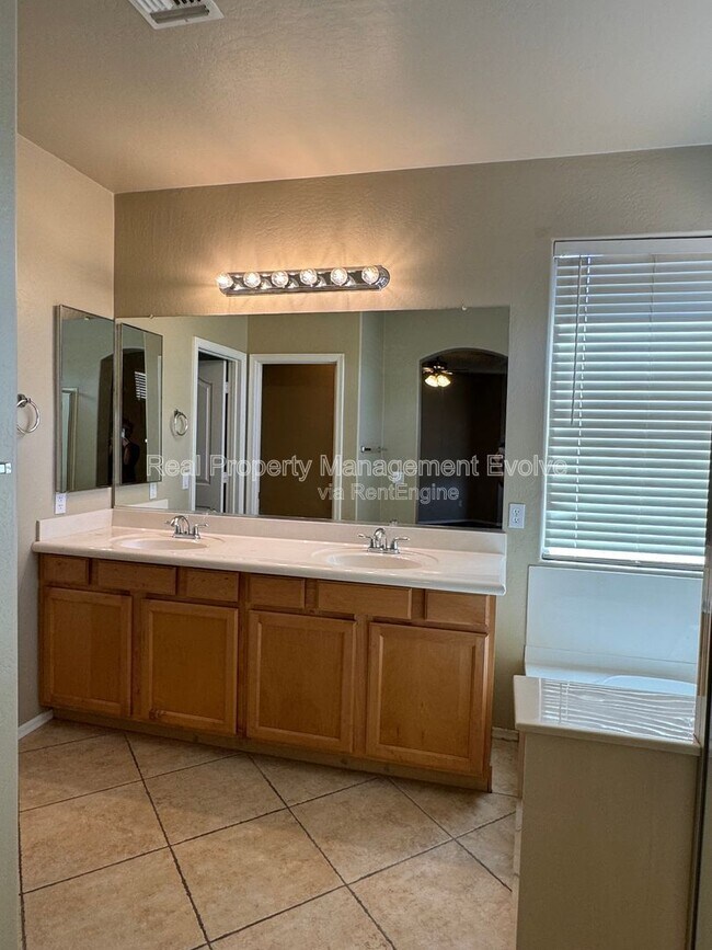 Building Photo - 15440 W Jefferson St