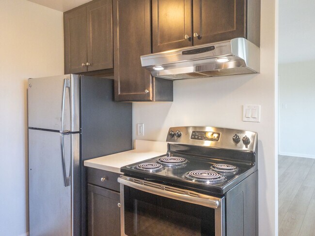 Building Photo - 2BD 1BA Recently Renovated Unit! Parking! PROGRESSIVE