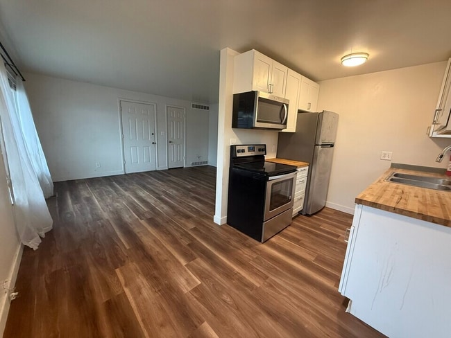 Primary Photo - 545 Stringham Ave