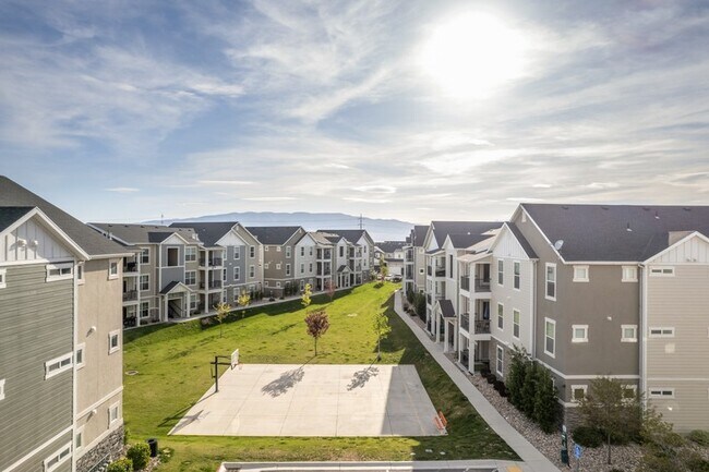 Building Photo - 619 N Emery Ln