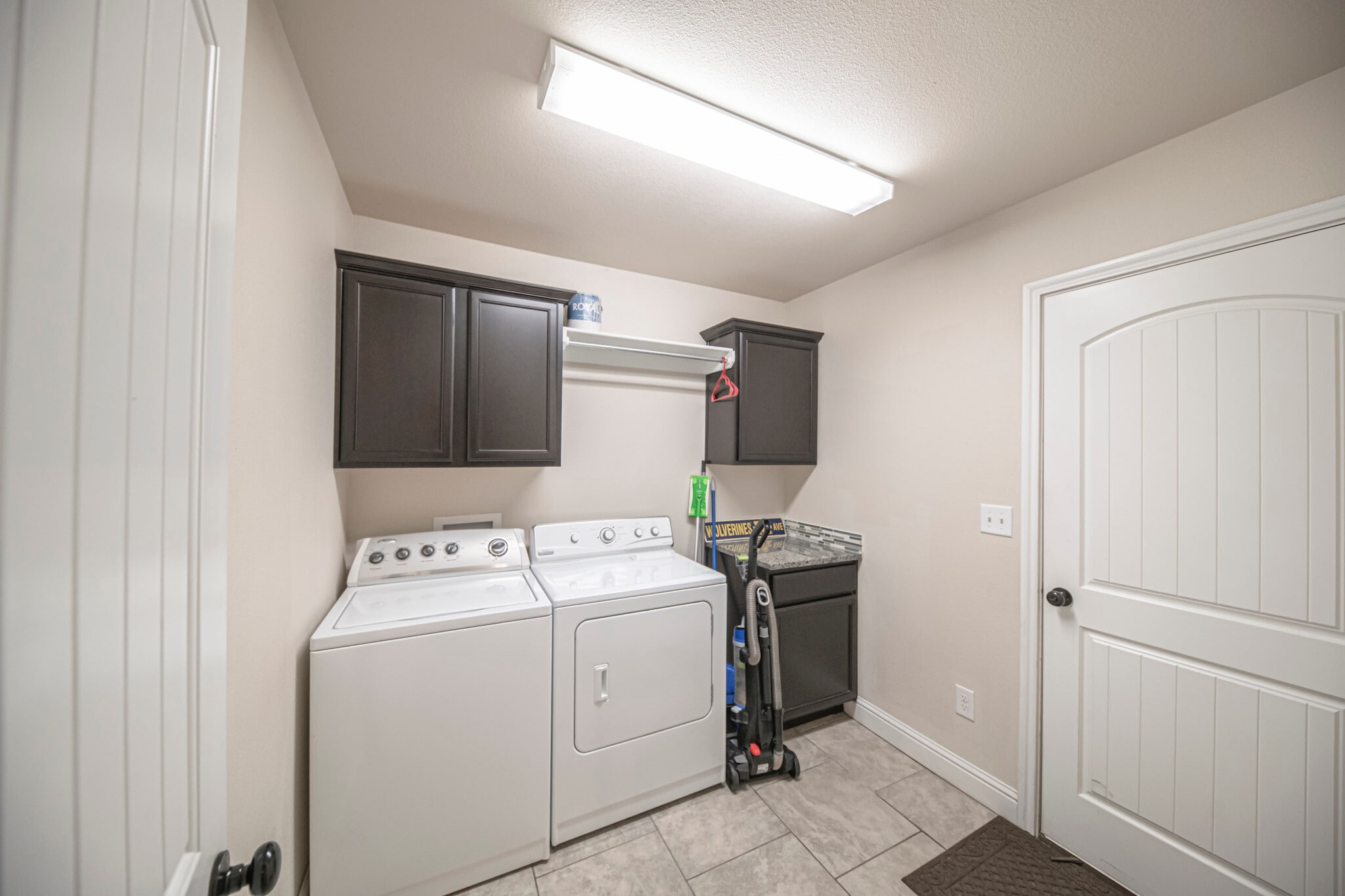 Building Photo - 6922 Ranch Hand Dr