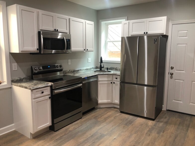 Kitchen - 2737 Maryland Ave