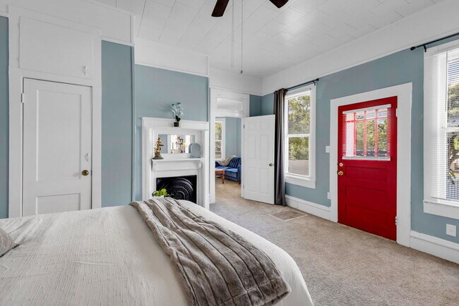 Building Photo - 1100 SF suite/apt in Historic Home, 1 bed/...