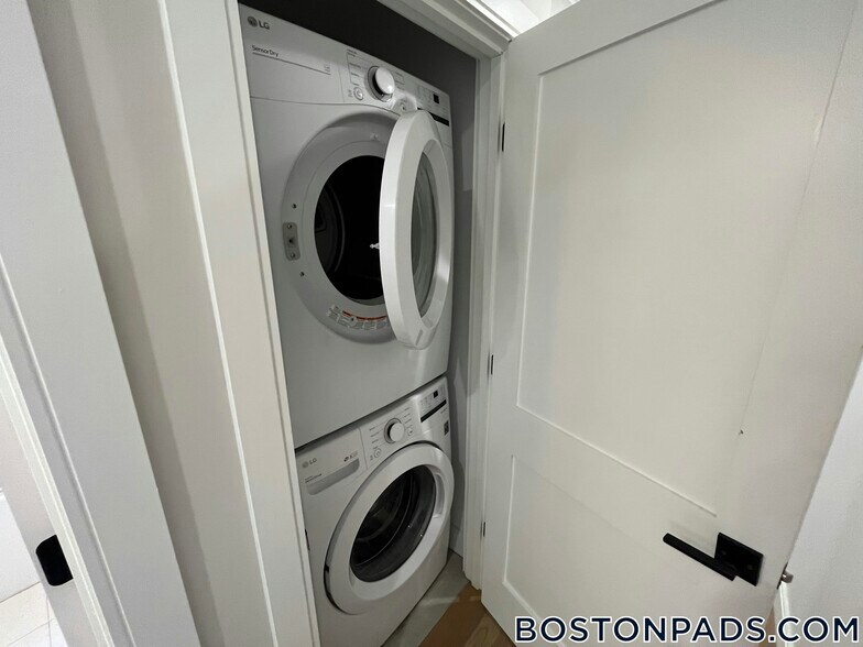 Building Photo - 47 Englewood Ave