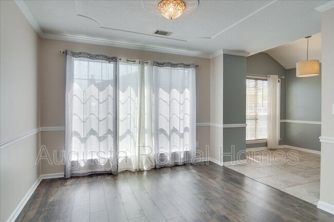 Building Photo - 141 Summerfield Cir