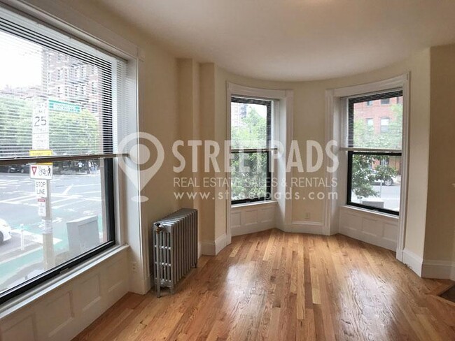 Building Photo - bedroom in Boston MA 02115