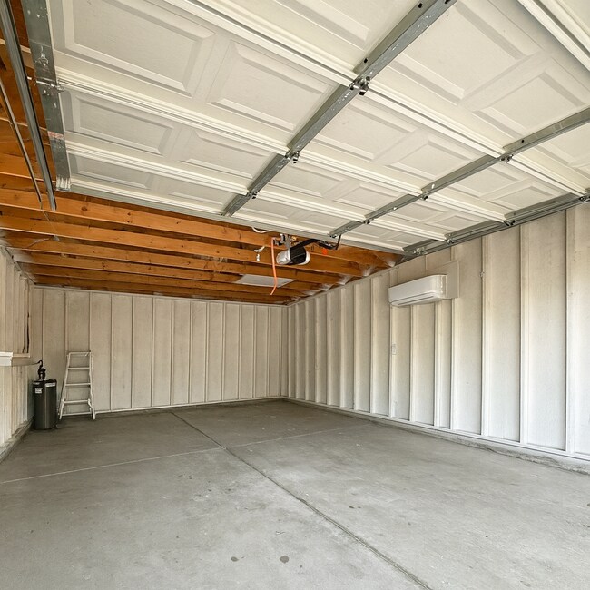 Building Photo - 1137 Pando Ave