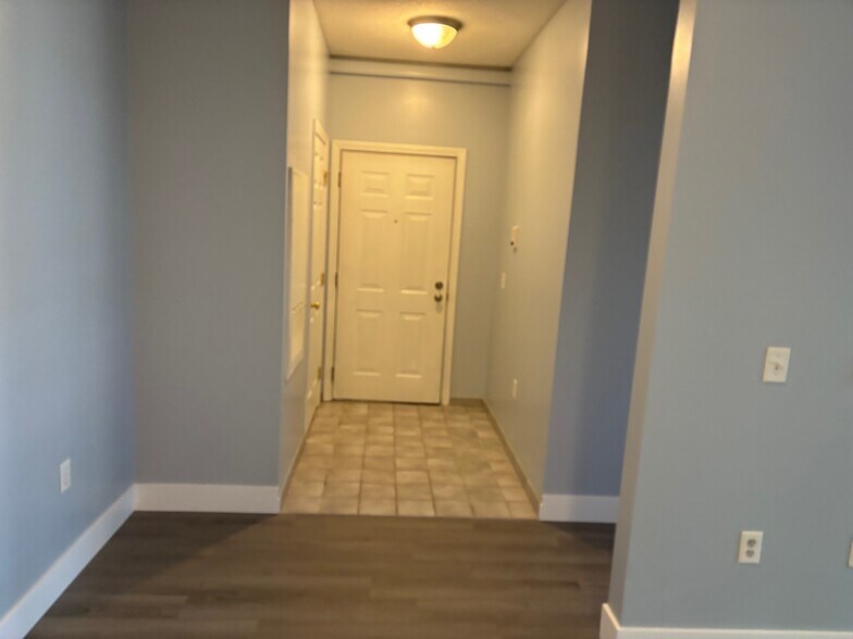 Entryway - 96 Mill St