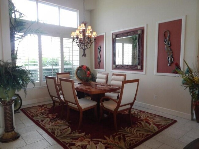 Building Photo - 811 W Henry St