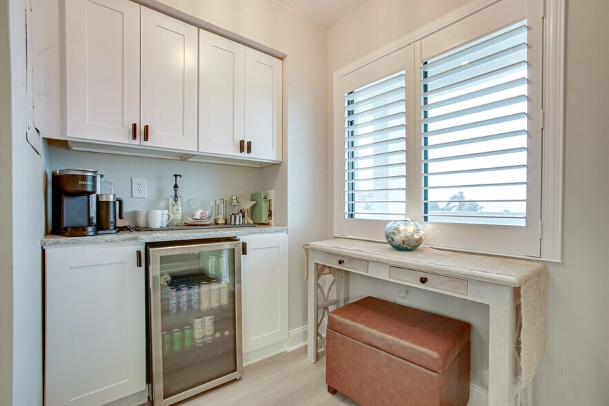 Building Photo - 4263 Bay Beach Ln