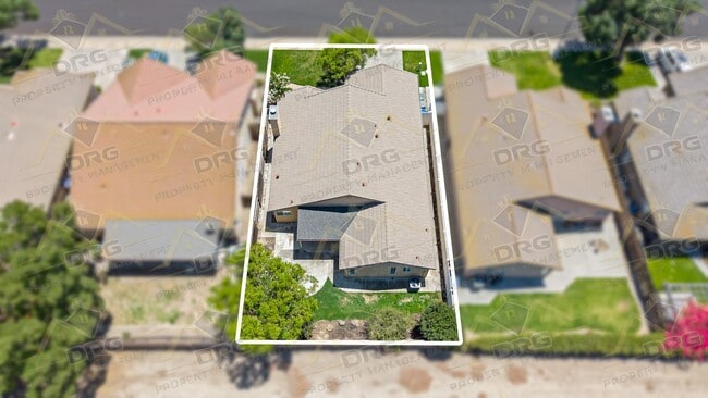 Building Photo - 2713 Mozart Dr