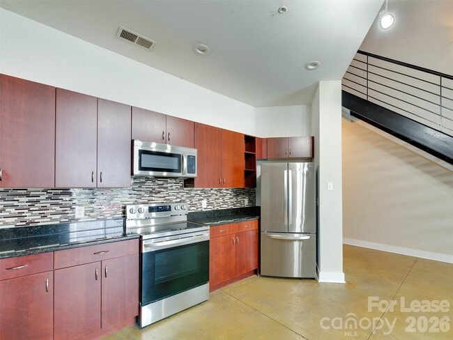 Building Photo - 927 Westmere Ave
