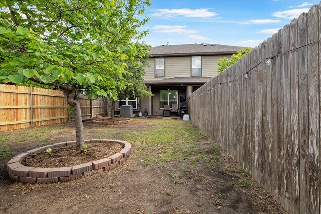 Building Photo - 13400 Briarwick Dr