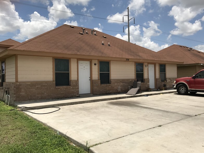 Building Photo - 405 Rockport St