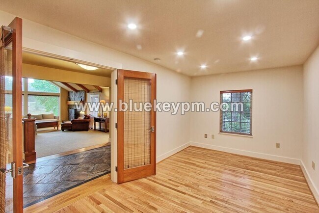 Building Photo - 3 Bed, 2 Bath, 1 Acre Home in Ridgefield, WA