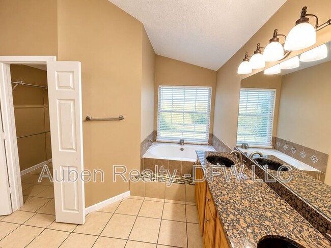 Building Photo - 514 Briarcroft Dr