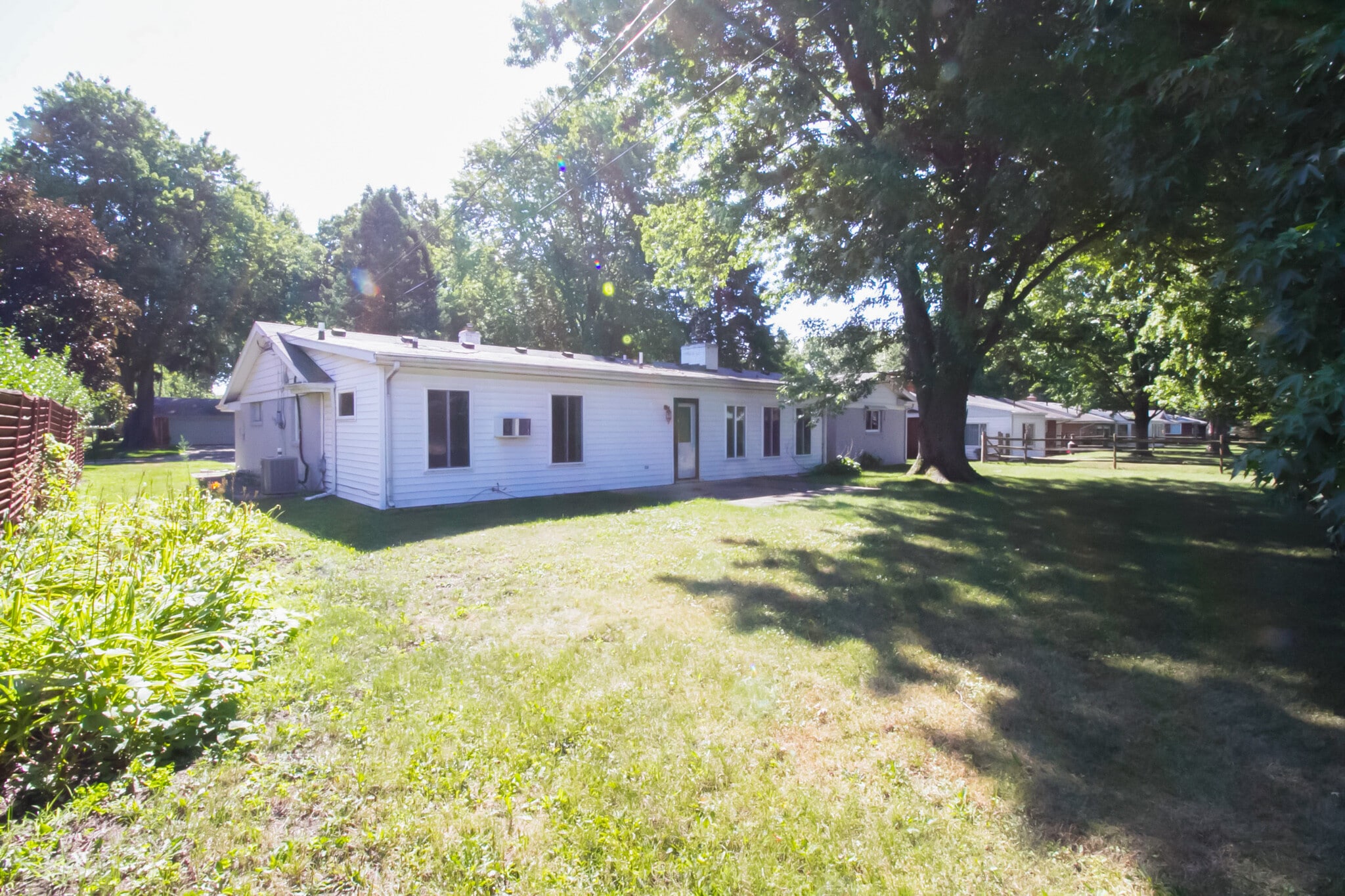 Building Photo - 2545 Amara Dr