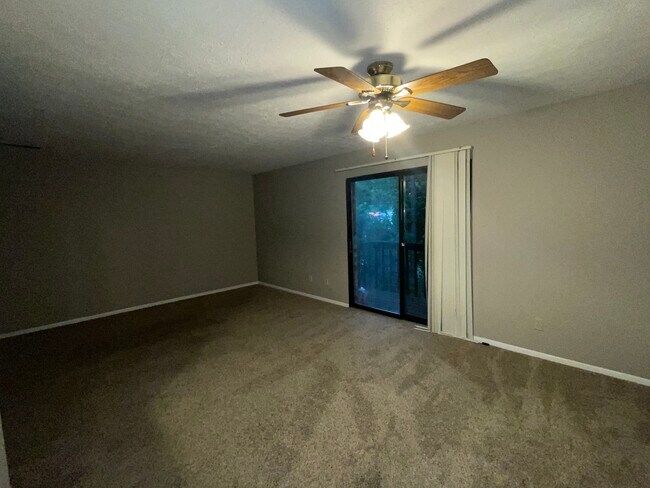 Building Photo - 7213 Creekview Dr