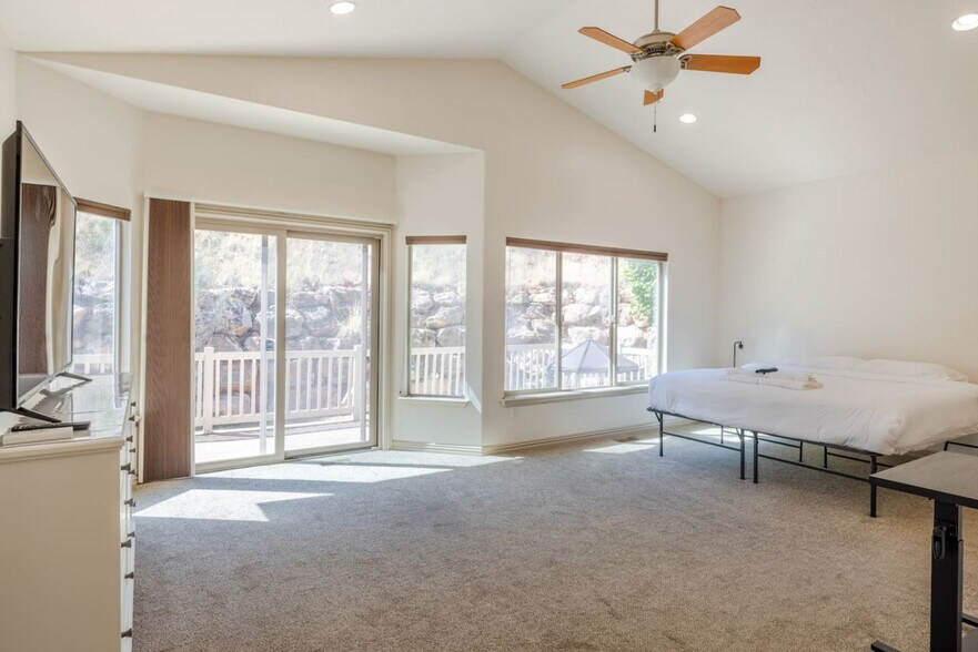 Building Photo - 210 Edgewood Cir
